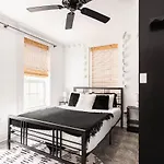 Gothic Historic District Studio - Walk To Strand, Cruises, & Utmb!