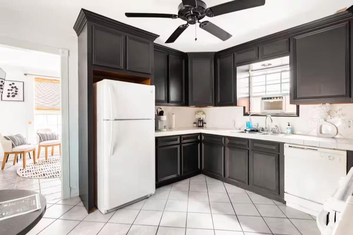 Apartment Gothic Historic District - Walk To Strand, Cruises, & Utmb! *
